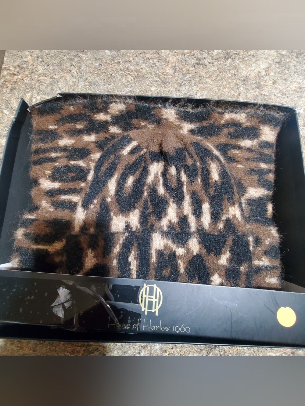 HOUSE OF HARLOW 1960 NEW IN BOX HAT SCARF SET. ANIMAL PRINT. WOOL BLEND